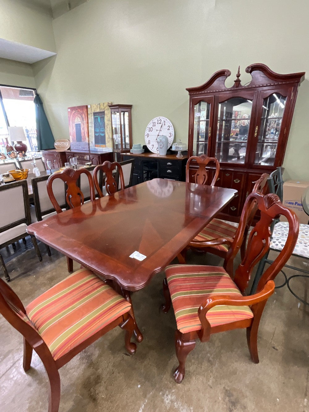 Furniture Fair Table w/ 6 Chairs & Pads & Leafs